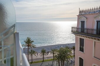 Beautiful Apartment Near The Sea