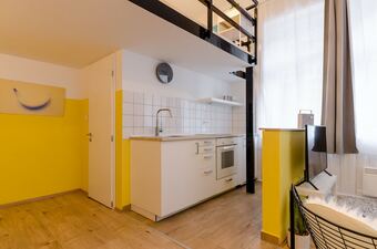 Yellow Tee Apartment