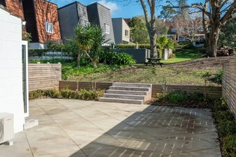 Classic And Cosy 1960's 2 Bedroom Townhouse