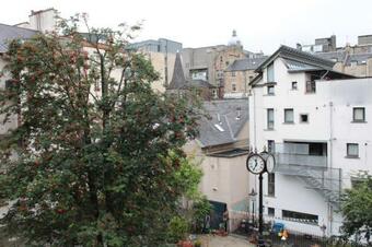 419 Luminous 2 Bedroom Apartment In The Heart Of Edinburgh's Old Town