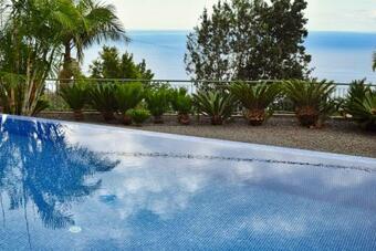 Quinta Vista Mar Do Arco, A Home In Madeira