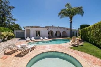 Quinta Da Caldeira - Villa Com Piscina A 5 Minutos A Pé Da Praia