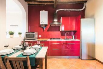 Hostly - La Pera Suite Apartment - 2 Bedrooms, Full Center