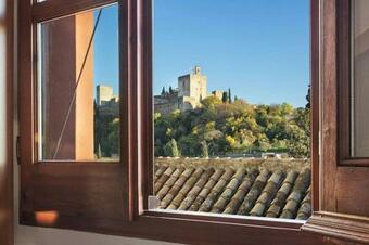 Luminous Alhambra View Apartment In Albayzín